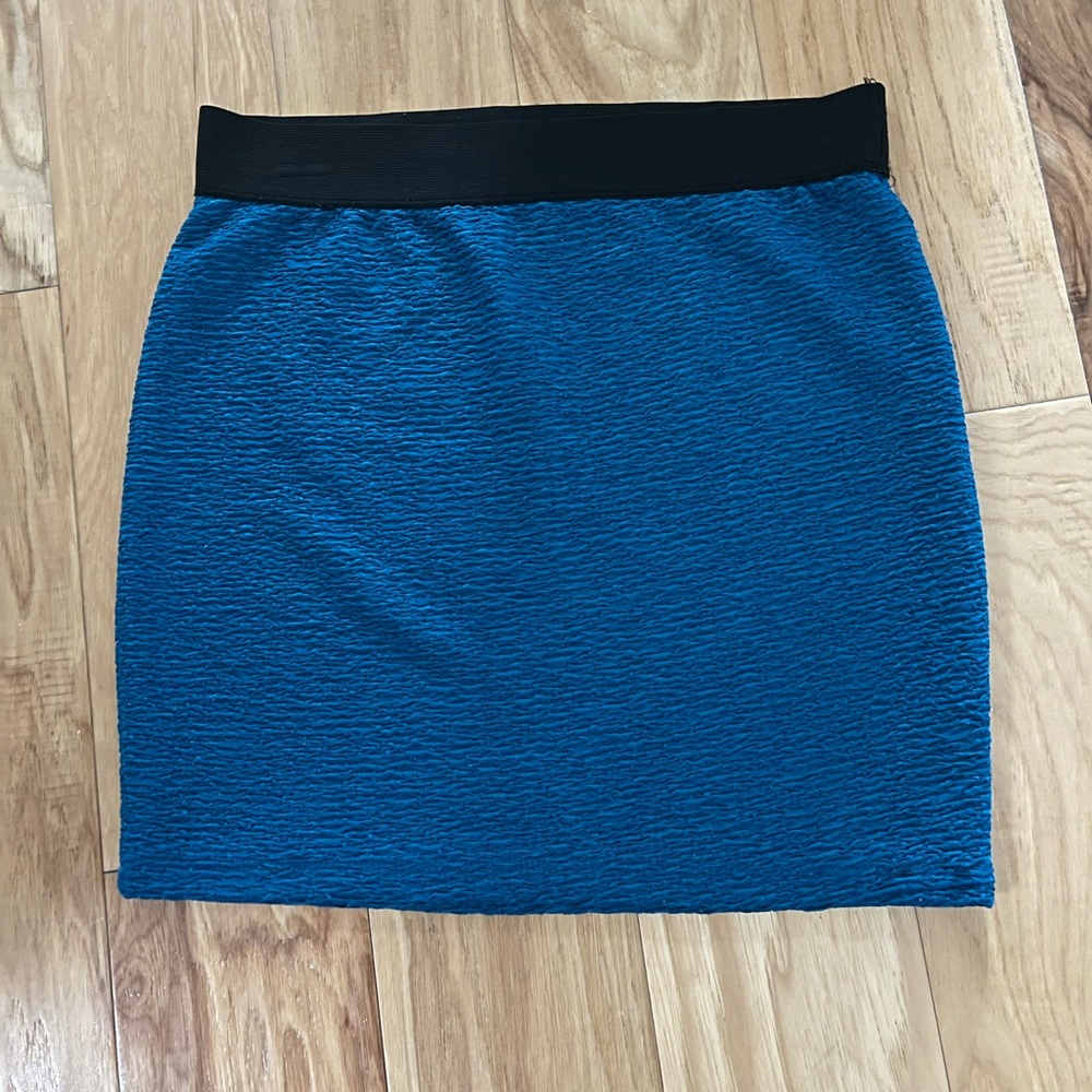 Forever 21”. Teal skirt with elastic waistband. Size Medium.